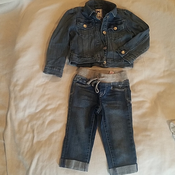 5-Piecee 4T-5T Jeans/Terry cloth bundle - Picture 16 of 16